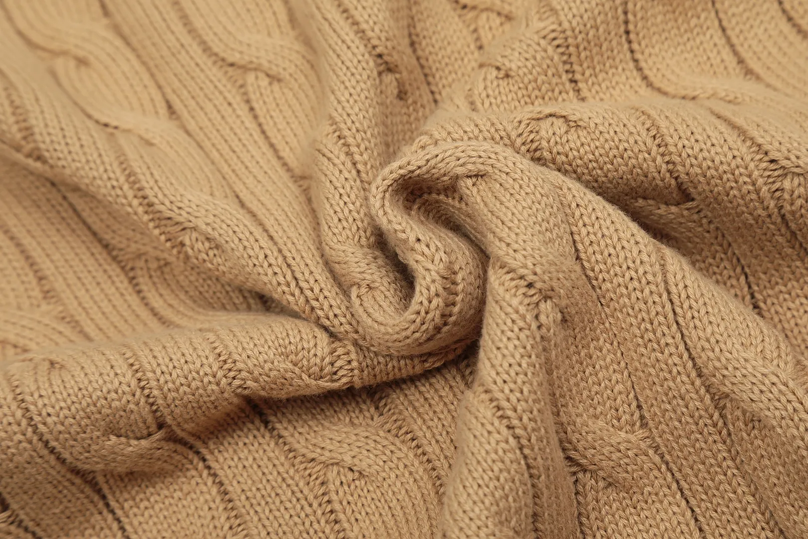 🅿️176 "Top quality" Style number: DS021# (not off the shelves all year round) [Ralph Lauren round neck cardigan solid color pony embroidered logo knitted short sleeves] ✅Ralph Lauren classic basic versatile all-season cardigan knitted short sleeves ✅Main supplier platform live broadcast Wholesale entities Replenish when out of stock Not off the shelves ✅ZP quality 1:1 version Scan the code to enter the GF website Counter quality ✅Details and quality are the only one in Guangzhou. Imported quality cotton yarn, focusing on high-end, cost-effective. Needless to say good quality. ✅The version is restored to the original order. The maximum size can be worn up to 160 pounds. Loose, comfortable and stress-free.